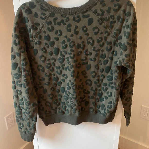 Army green leopard print sweatshirt - Picture 3 of 4